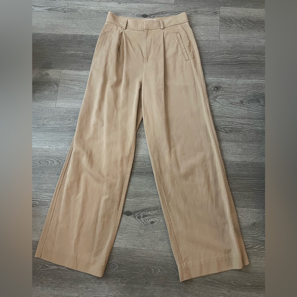 Everlane pleated wide-leg khaki pants